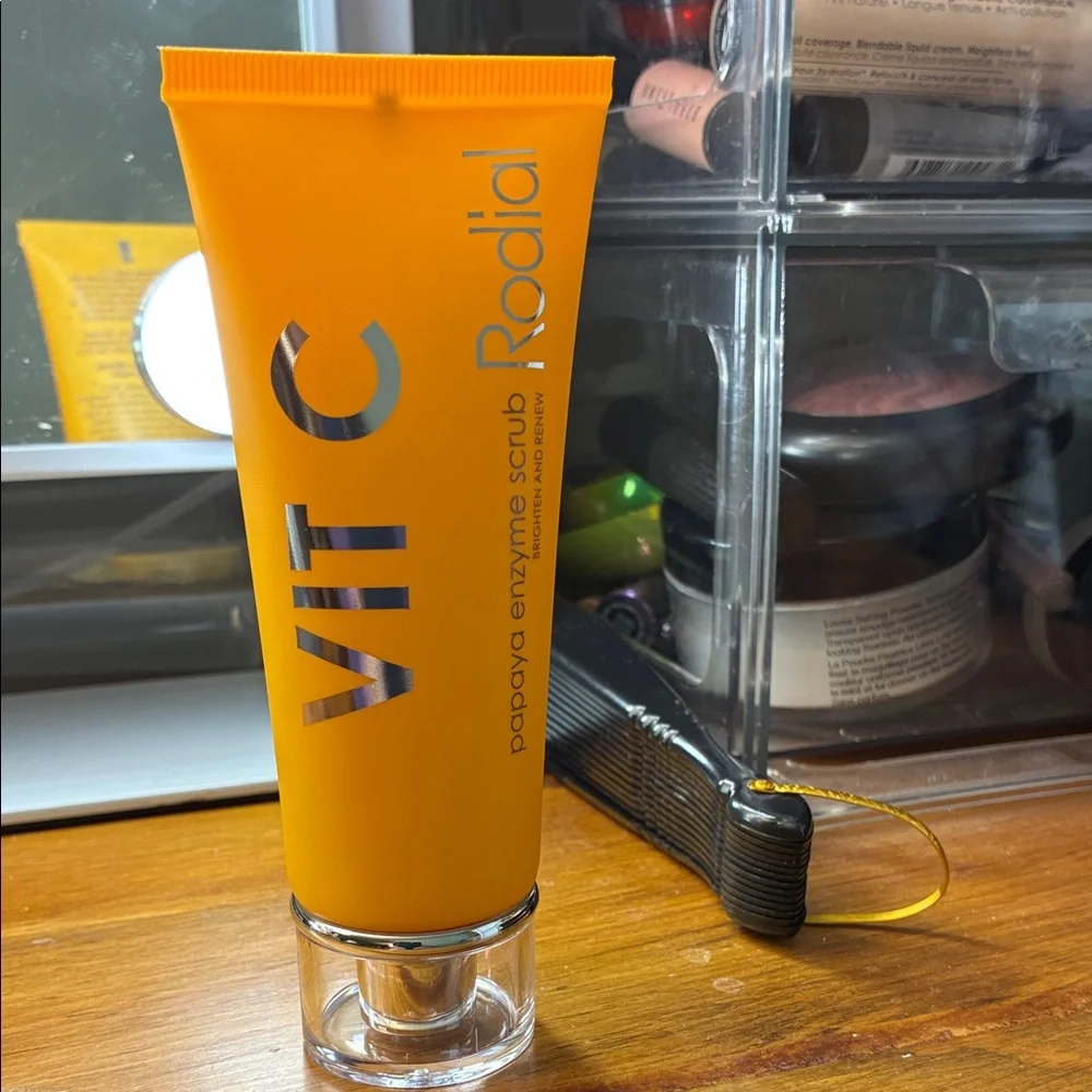 Rodial Vit C Enzyme Scrub in Vibrant Orange
